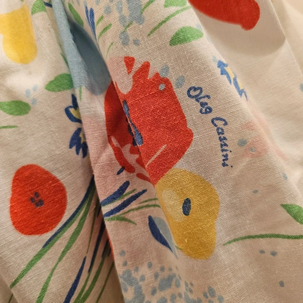 Oleg Cassini Vintage Round Floral Tablecloth White Red Blue 68 Inch Diameter